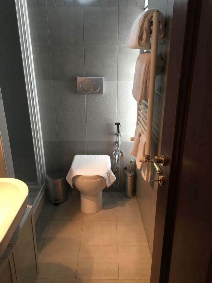 Bb Il Re Alla Reginella Guest House Roma Exterior foto